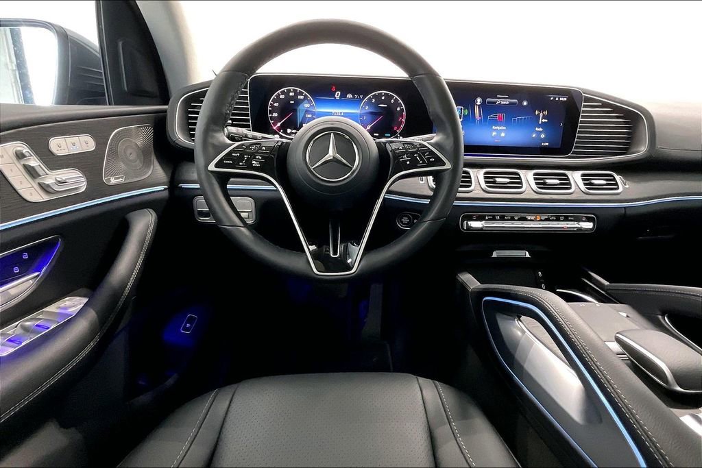 Used 2026 Mercedes-Benz GLS 450 4MATIC image 5