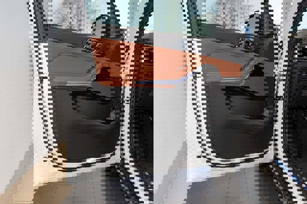 New 2026 BMW X5 xDrive50e image 12