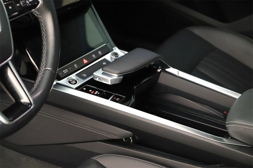 Certified 2022 Audi e-tron Premium image 17