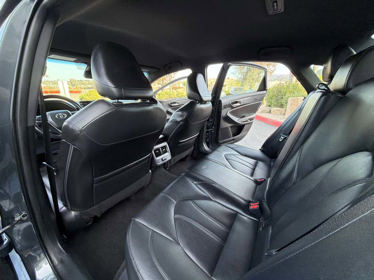 Used 2022 Toyota Avalon XLE image 25