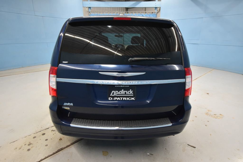 Used 2016 Chrysler Town & Country Touring FWD image 35