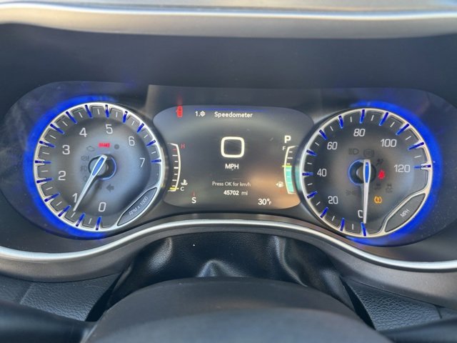 Used 2024 Chrysler Pacifica Touring-L image 15