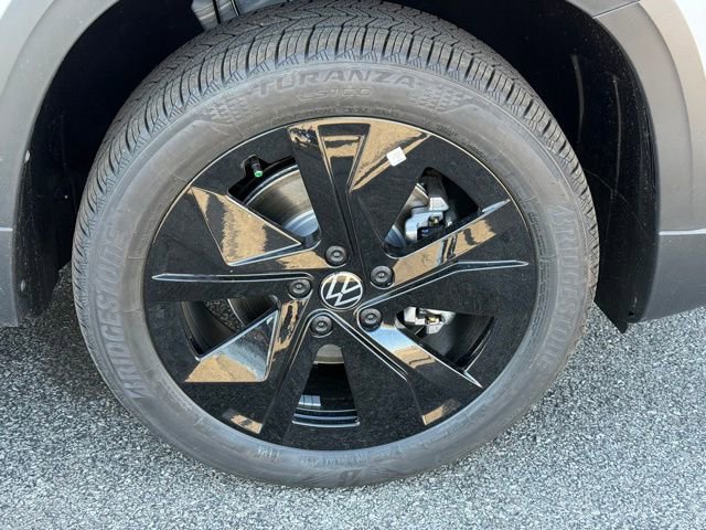 New 2026 Volkswagen Taos SE FWD image 7