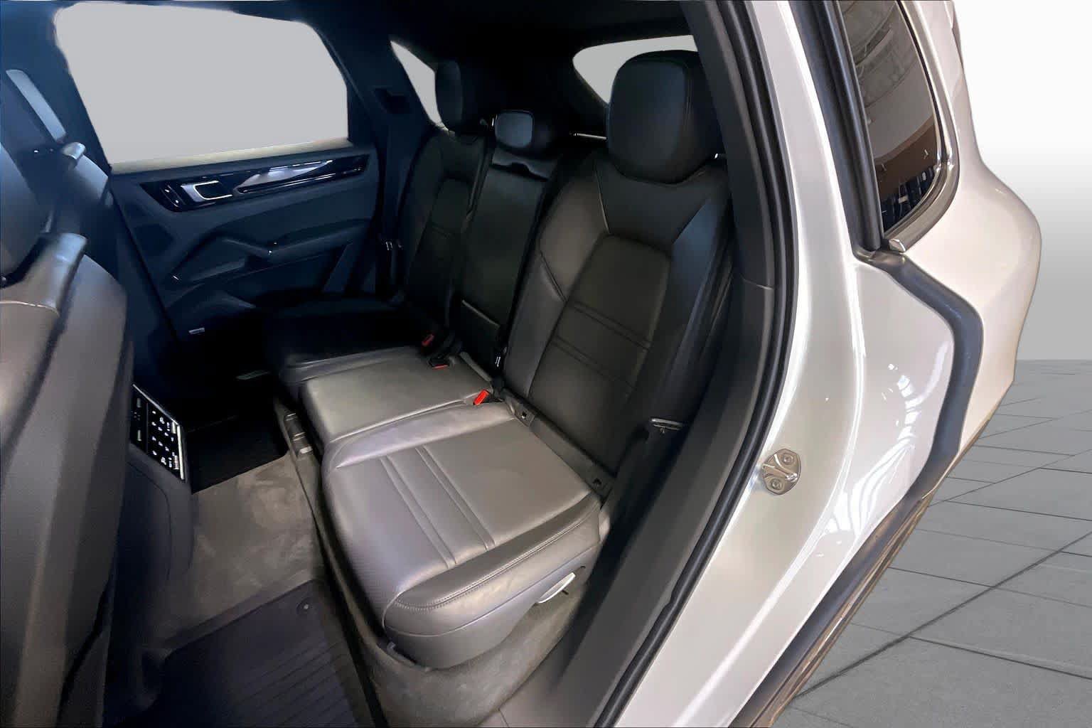 Used 2019 Porsche Cayenne AWD/4WD image 18