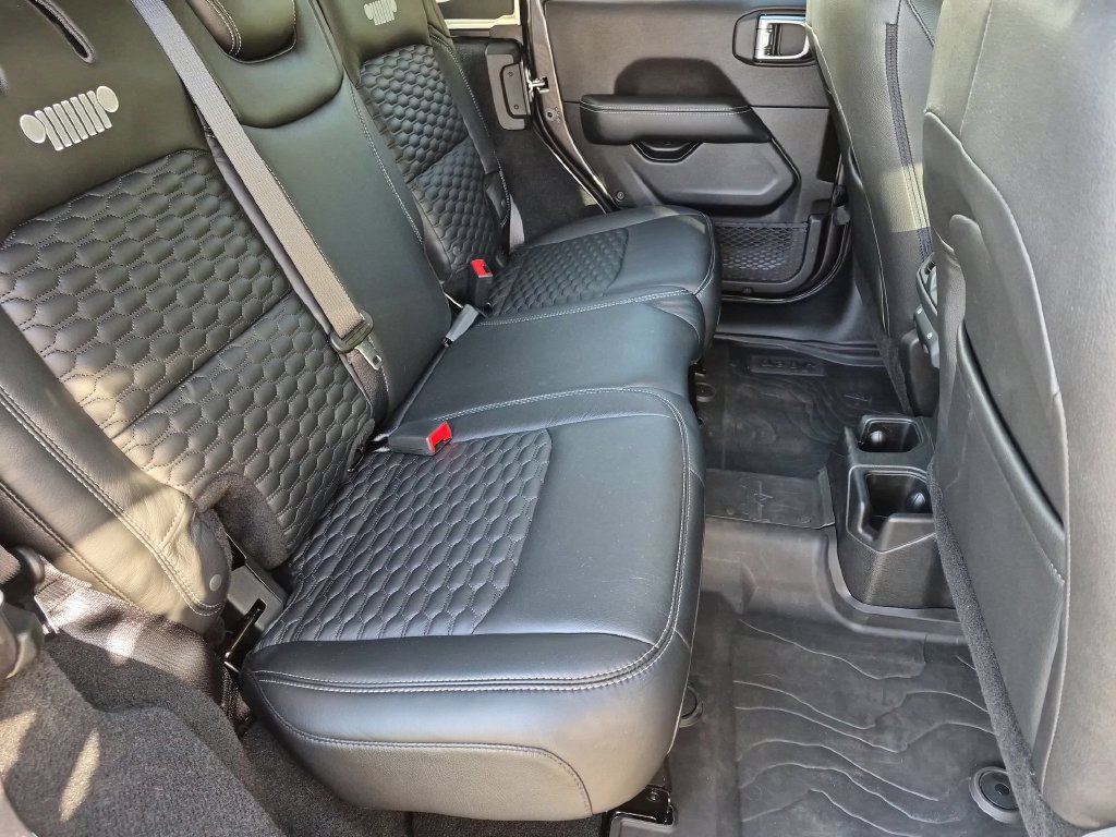 Used 2022 Jeep Wrangler Unlimited Sahara w/ LED Lighting Group AWD/4WD image 21