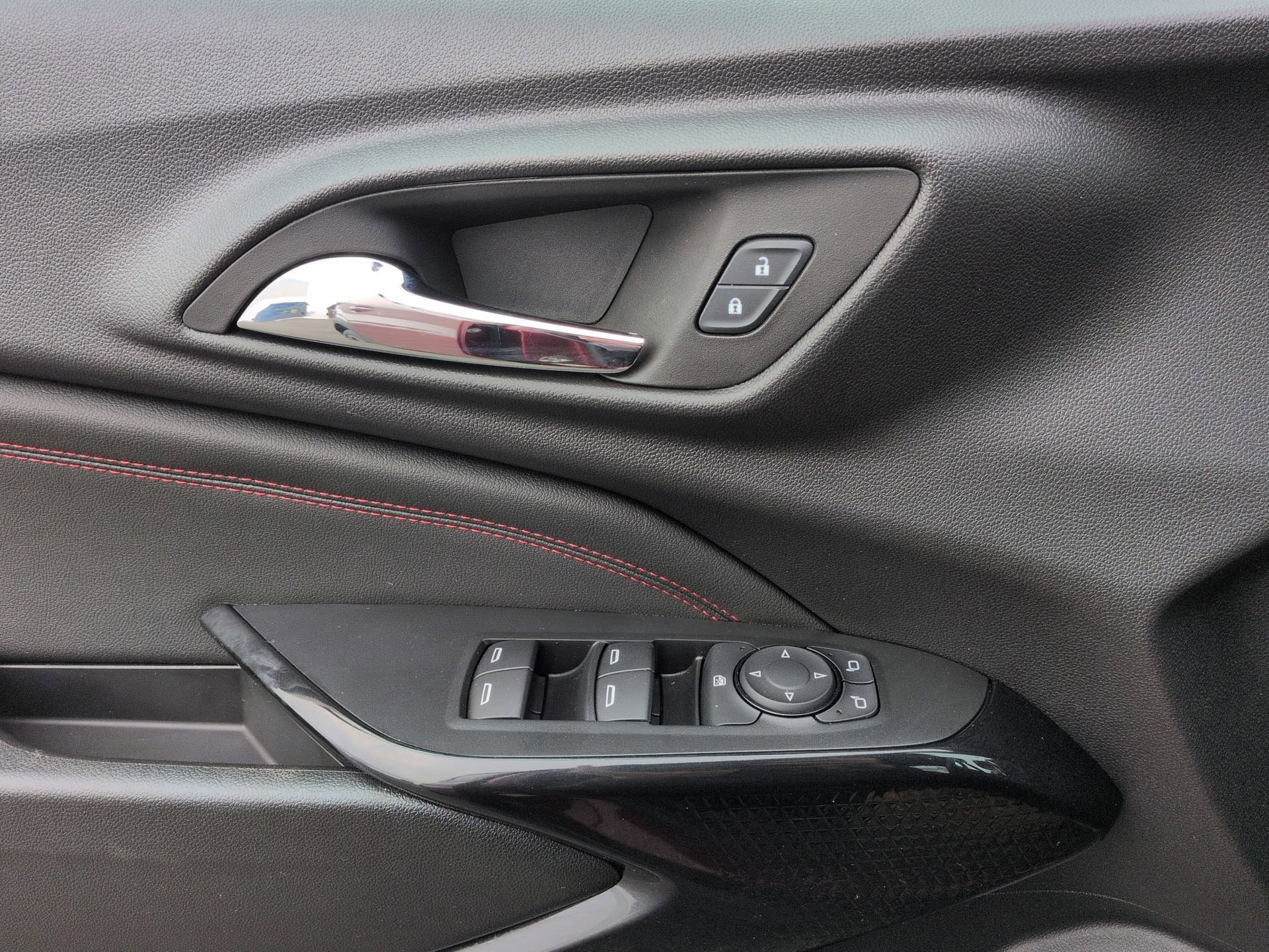 Certified 2024 Chevrolet Trax RS image 21