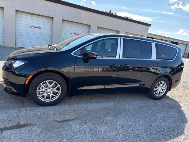 New 2027 Chrysler Pacifica LX FWD image 3