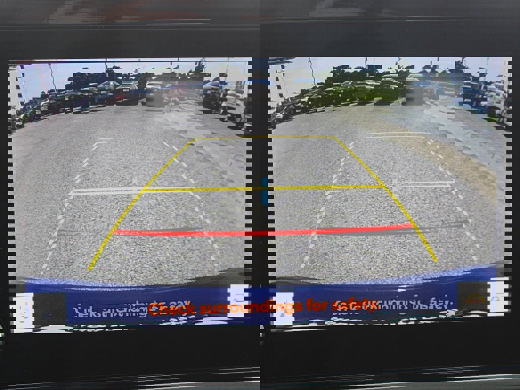 Used 2025 Toyota Camry LE image 3