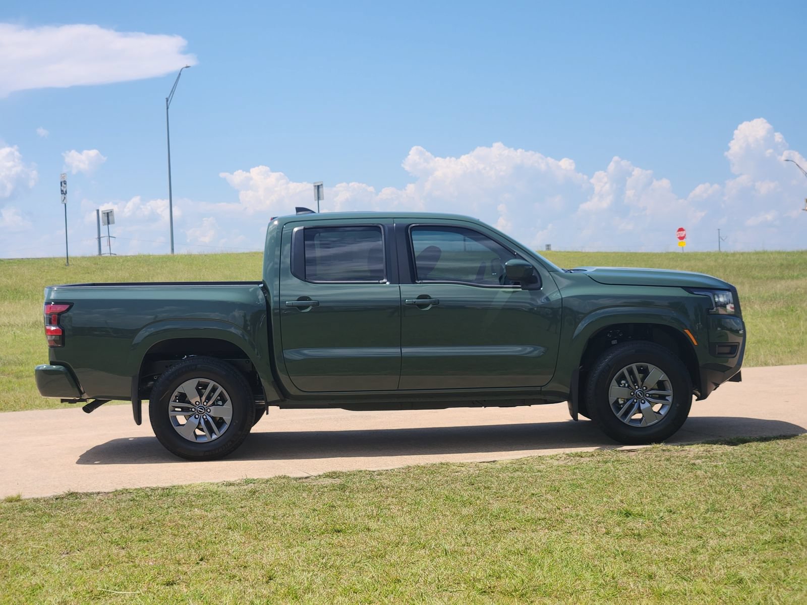 New 2026 Nissan Frontier SV w/ SV Convenience Package AWD/4WD image 7