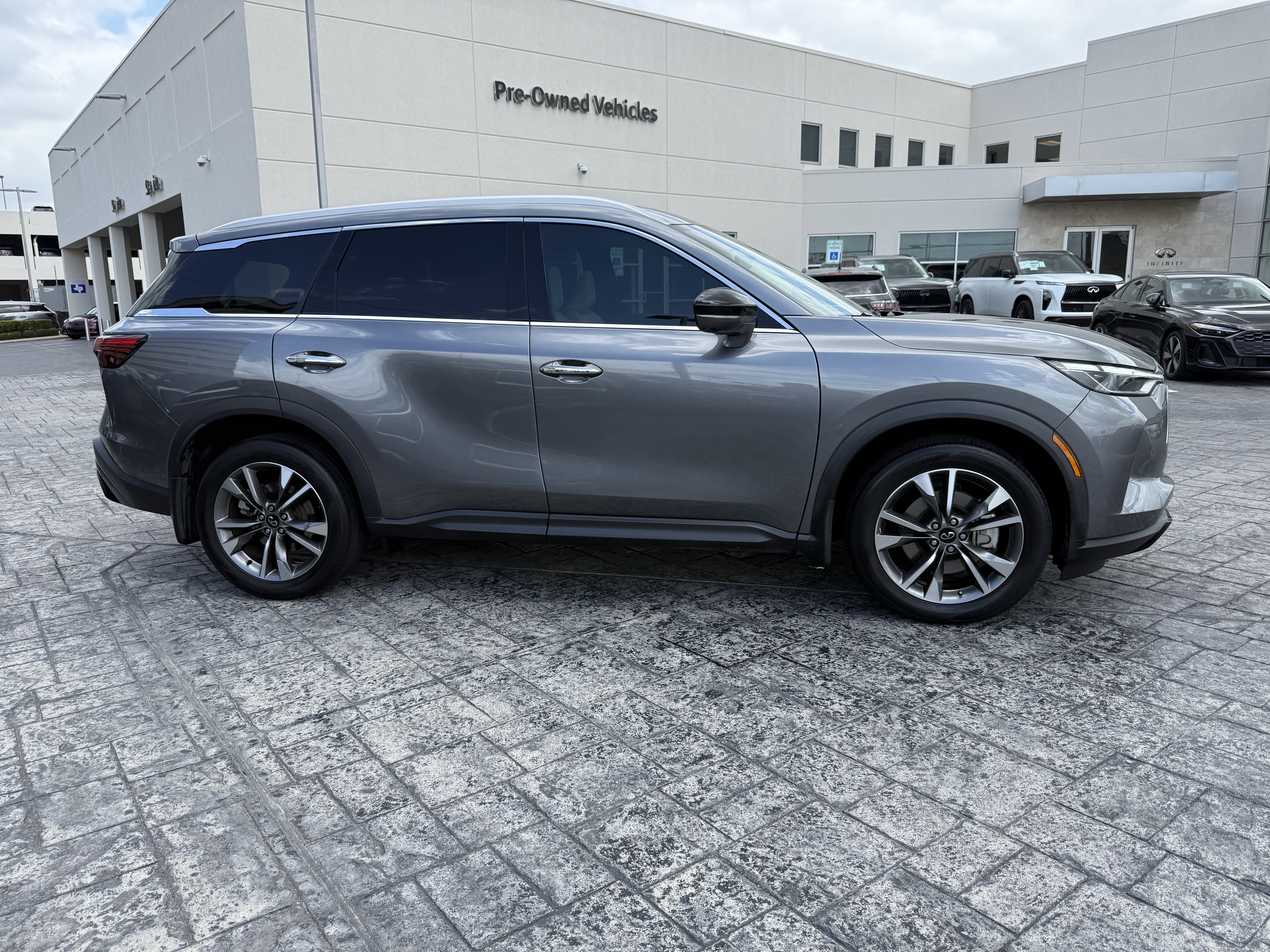 Certified 2023 INFINITI QX60 Luxe image 8