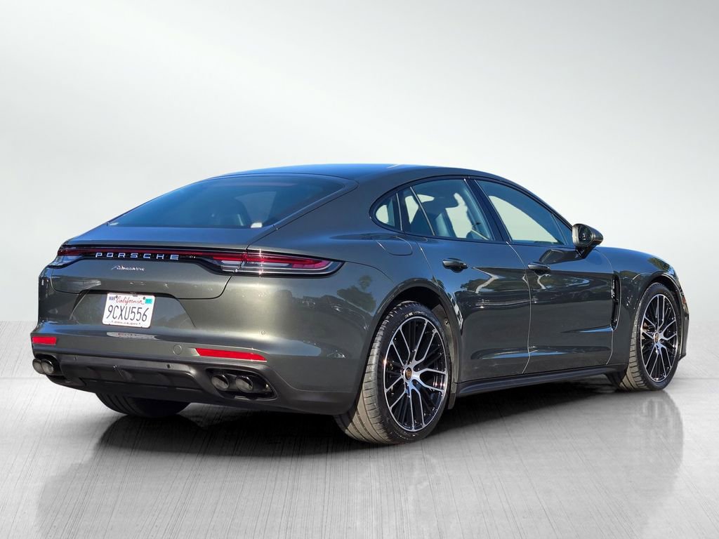 Used 2022 Porsche Panamera Platinum Edition image 4