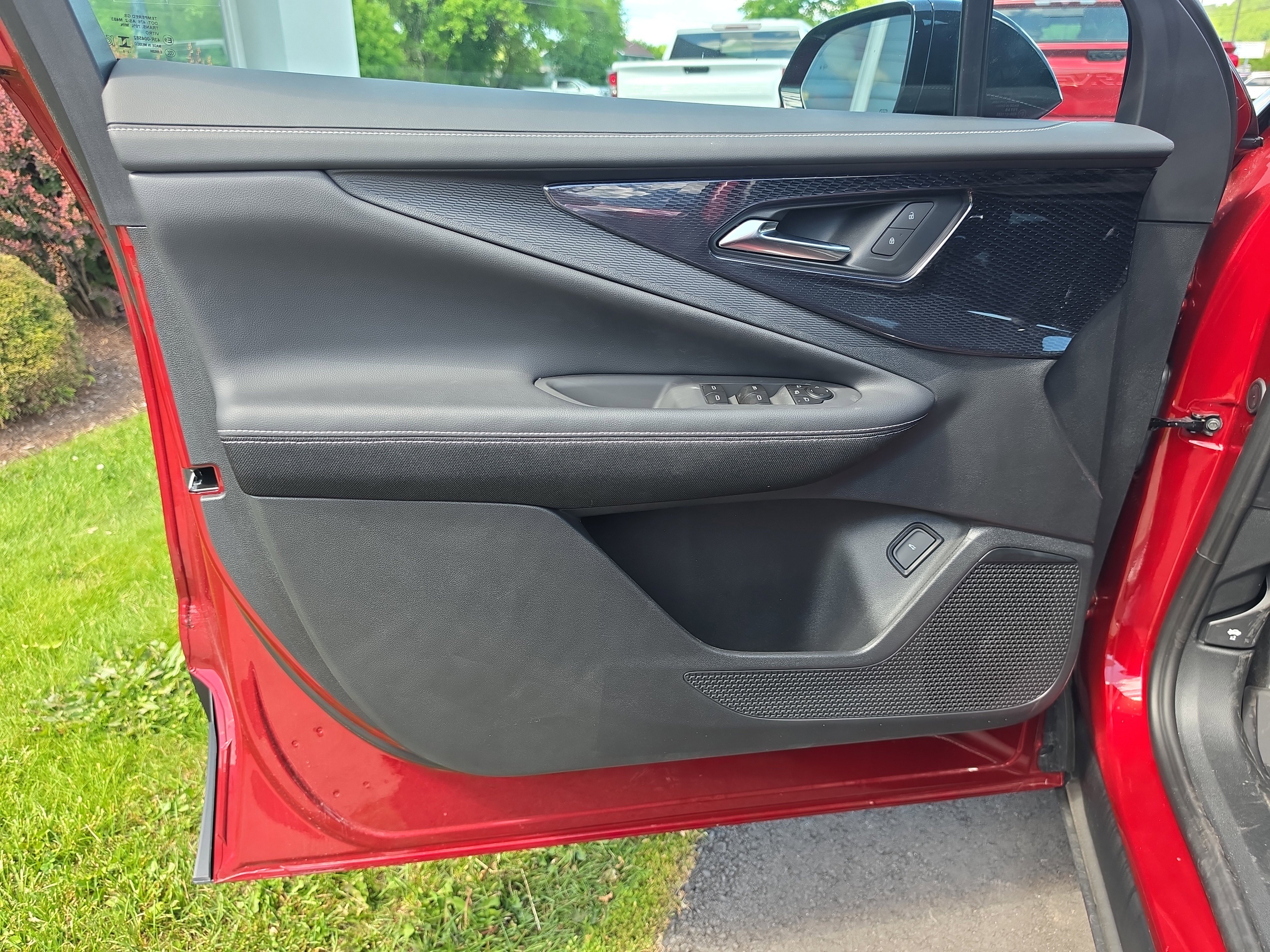 New 2025 Chevrolet Blazer EV LT AWD/4WD image 18