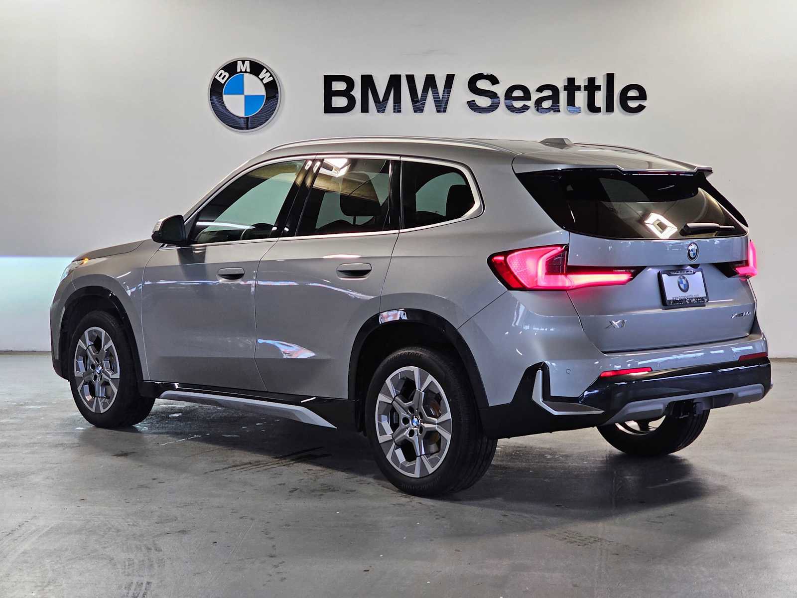 Used 2023 BMW X1 xDrive28i w/ Premium Package image 4