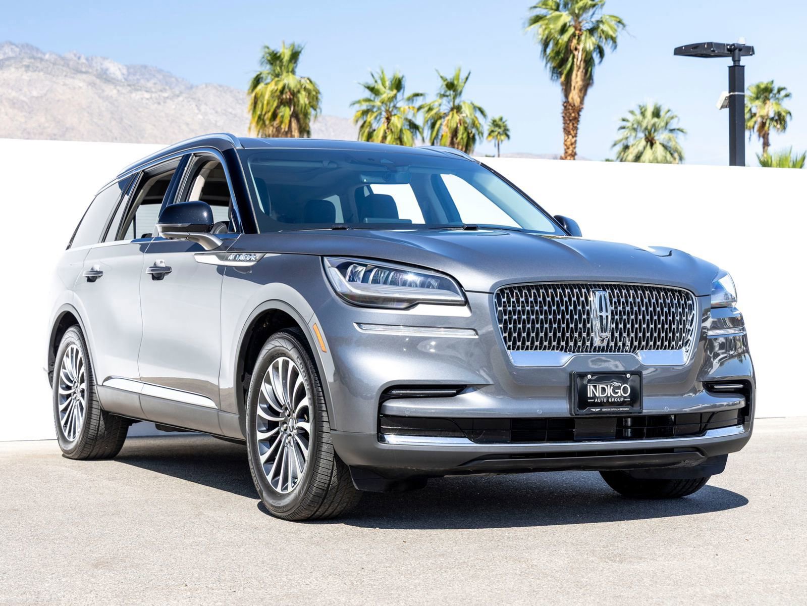 Used 2023 Lincoln Aviator Reserve w/ Class IV Trailer Tow Package RWD image 2