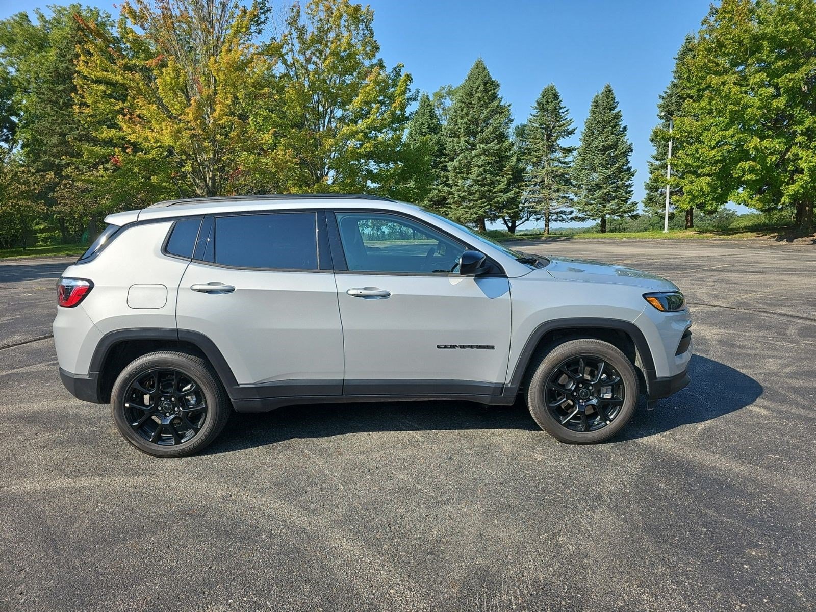 Used 2026 Jeep Compass Latitude w/ Quick Order Package 29K AWD/4WD image 7