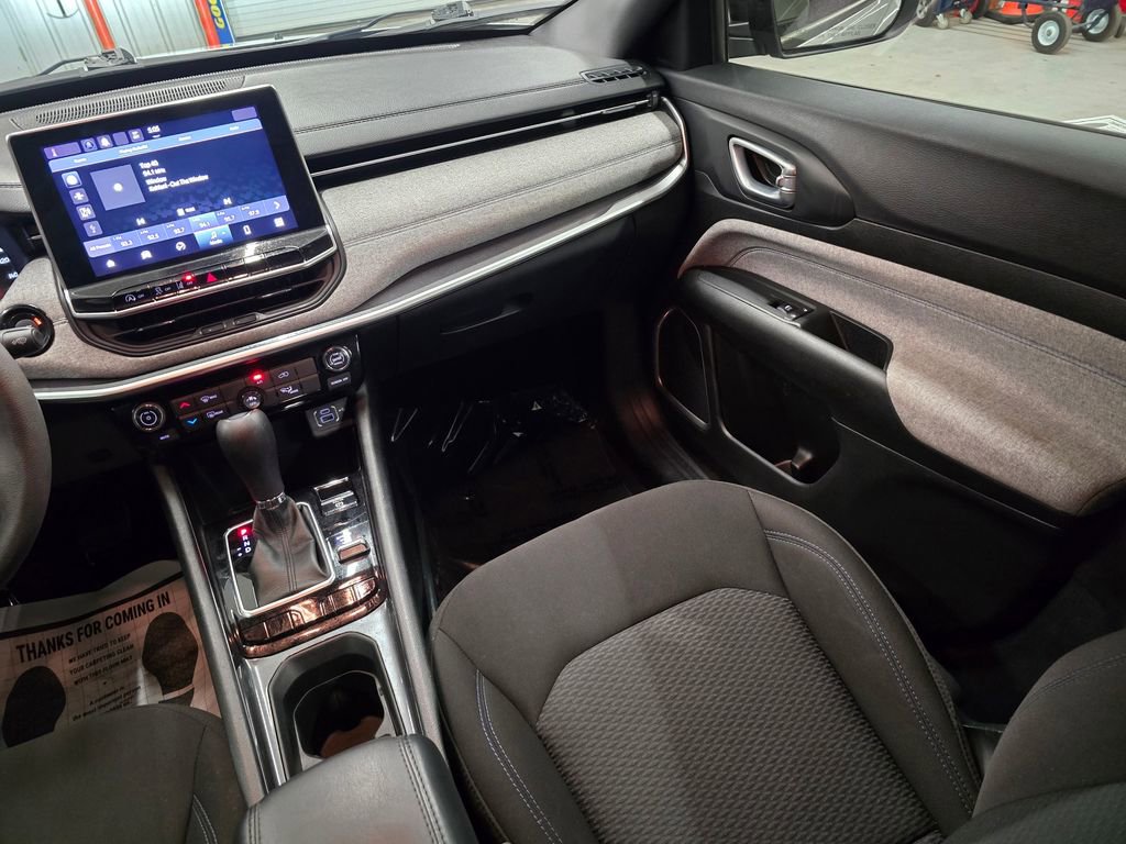 Used 2023 Jeep Compass Sport image 34