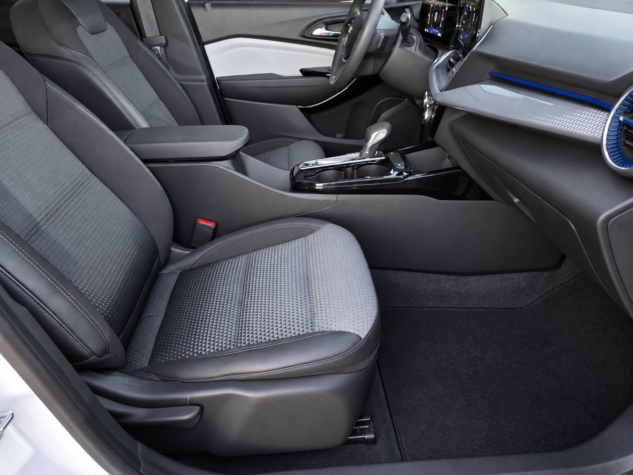 Certified 2024 Chevrolet Trax LT FWD image 31