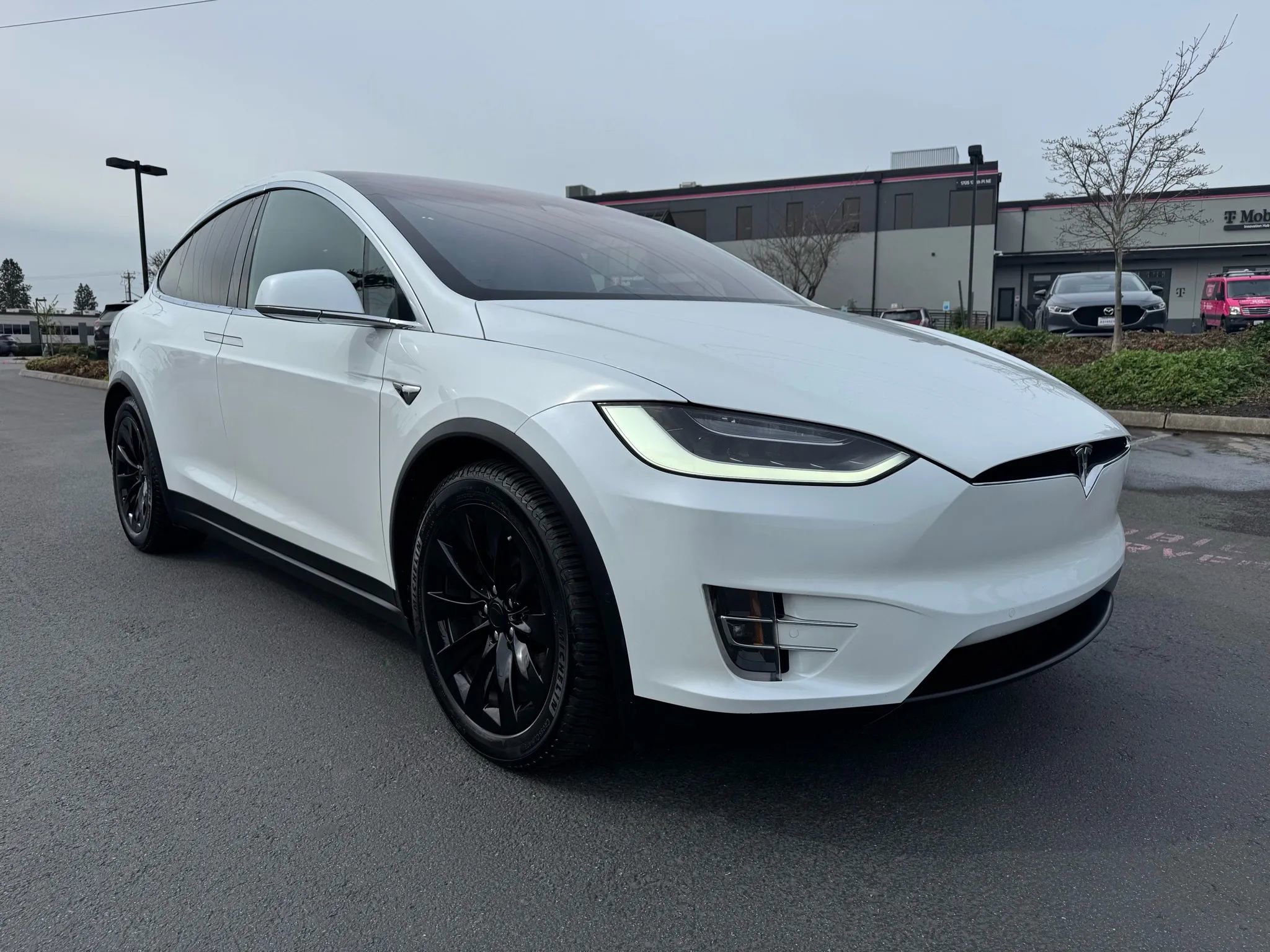 Used 2017 Tesla Model X 75D image 2