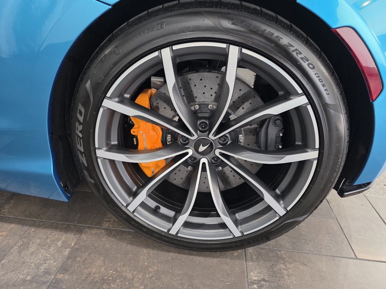 Used 2023 McLaren Artura RWD image 15
