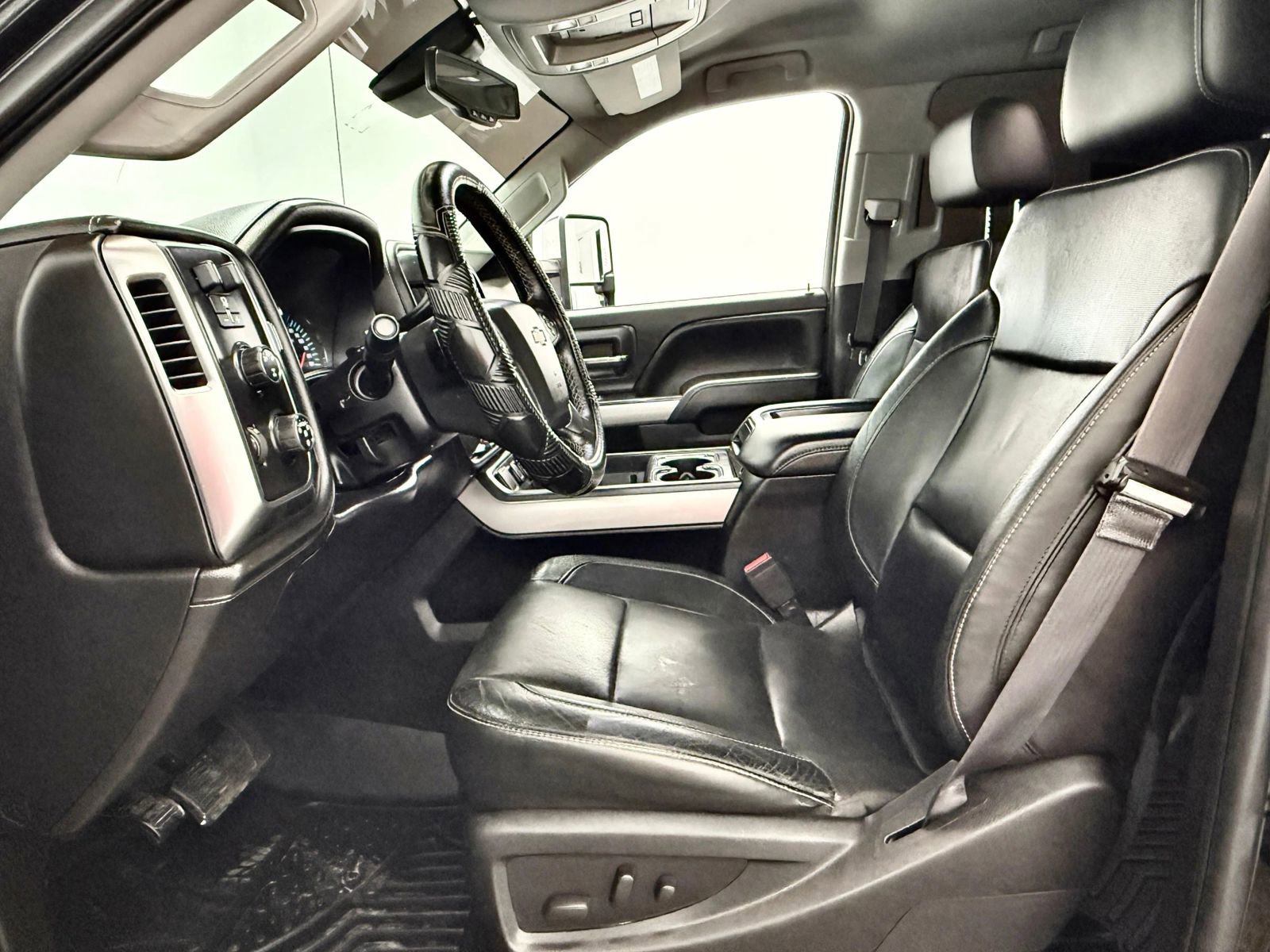 Used 2015 Chevrolet Silverado 2500 LTZ w/ LTZ Plus Package image 12