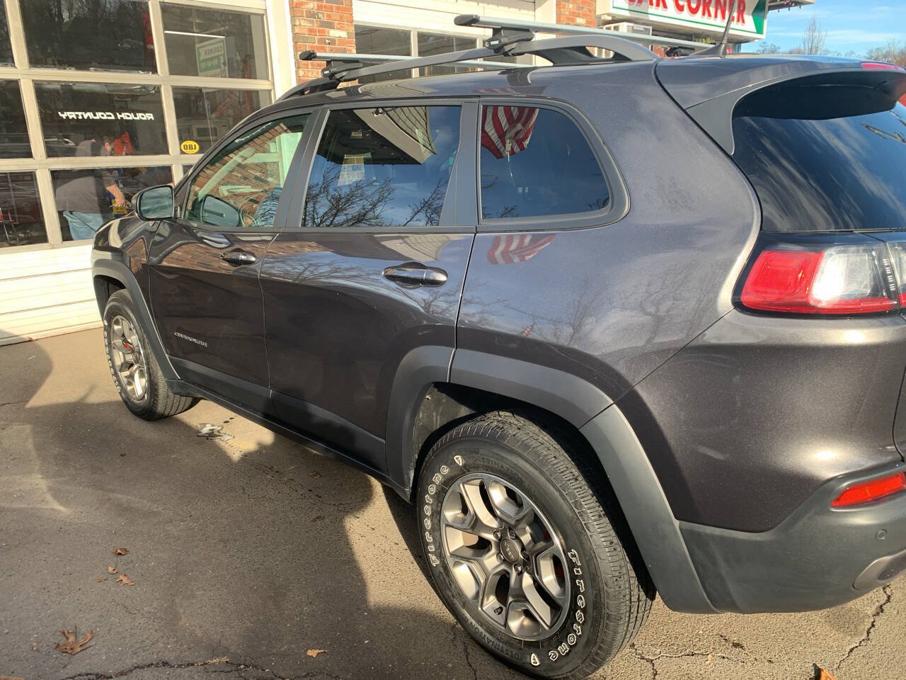 Used 2020 Jeep Cherokee Trailhawk AWD/4WD image 10