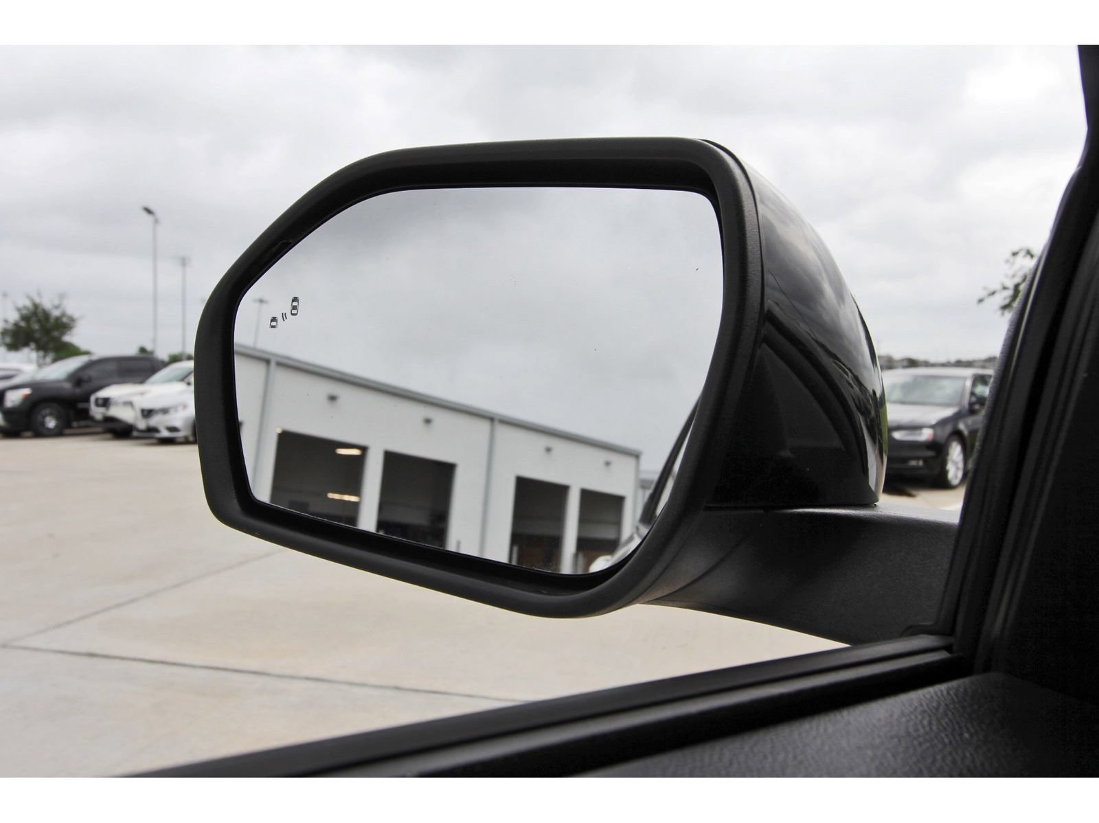 Used 2021 Ford Explorer Limited w/ Equipment Group 301A AWD/4WD image 10
