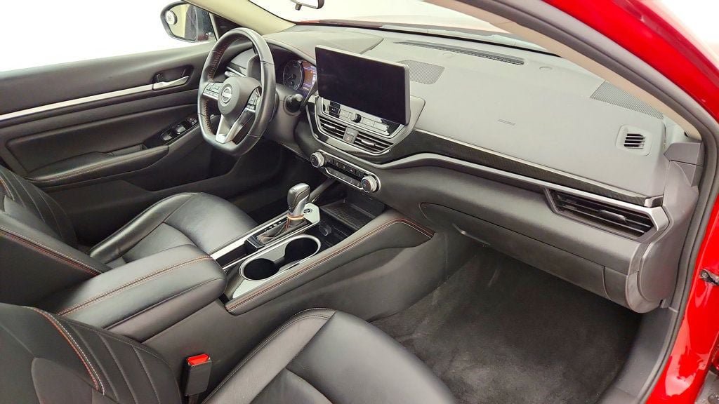 Used 2024 Nissan Altima 2.5 SR w/ SR Premium Package FWD image 25