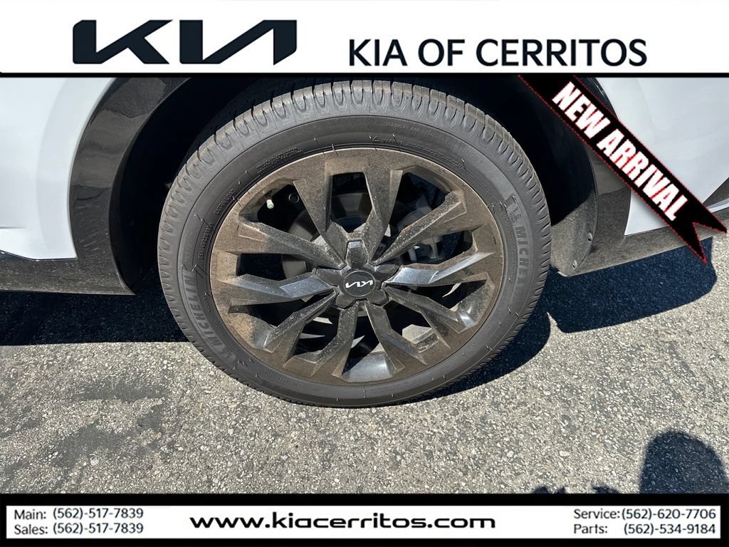 Certified 2023 Kia Sorento SX FWD image 3