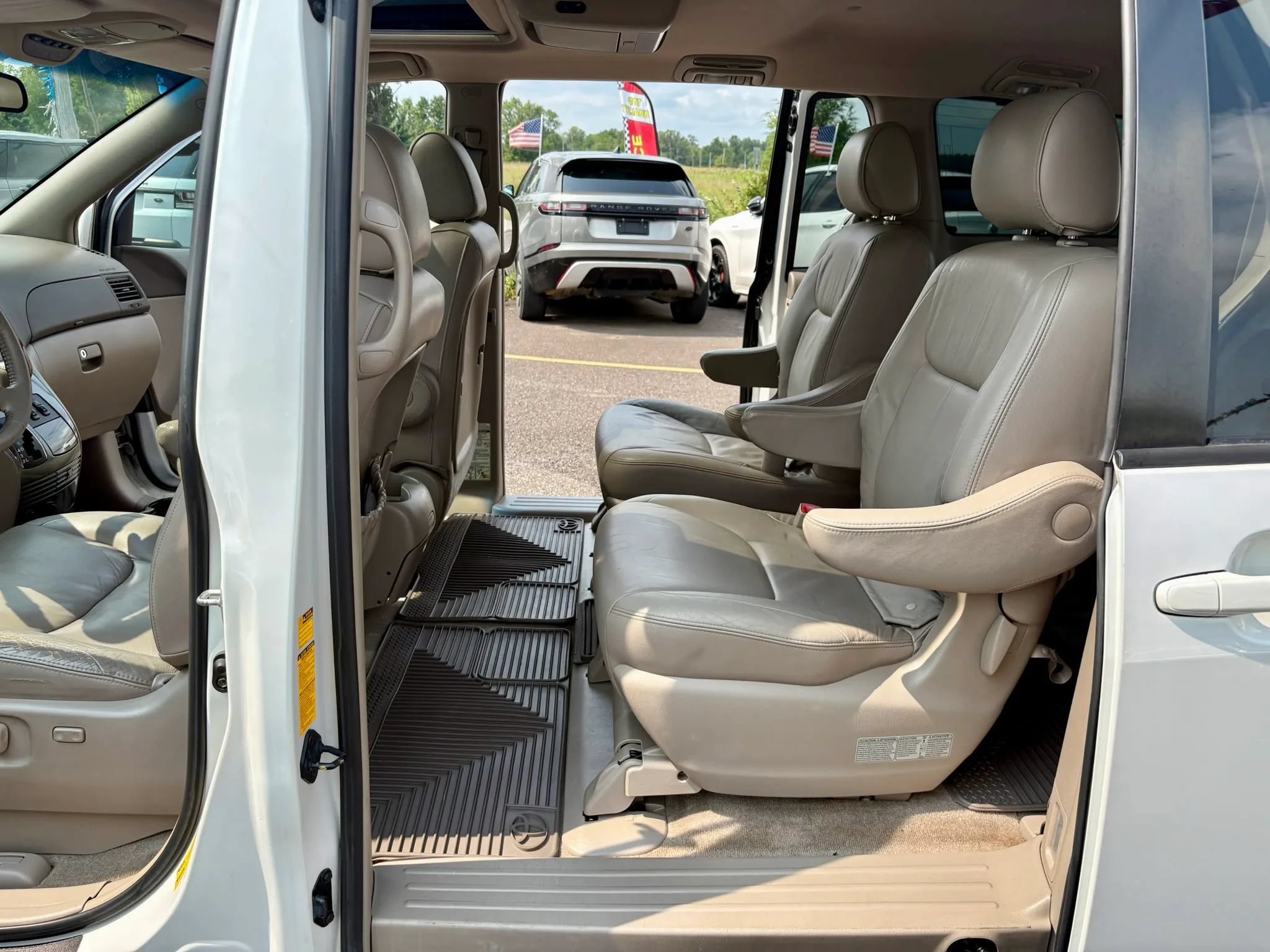 Used 2006 Toyota Sienna XLE w/ XLE Pkg 8 FWD image 19