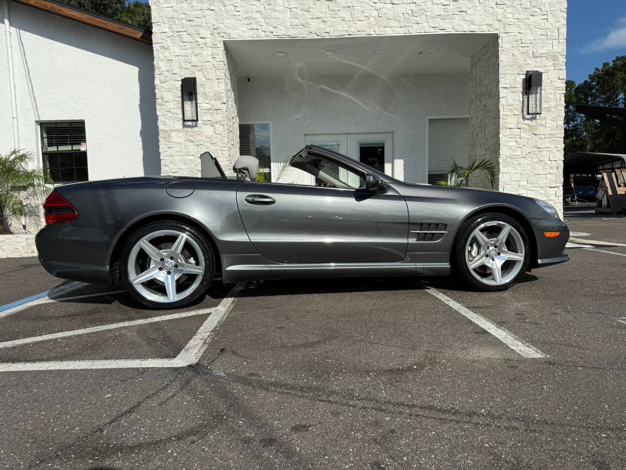 Used 2012 Mercedes-Benz SL 550 image 18