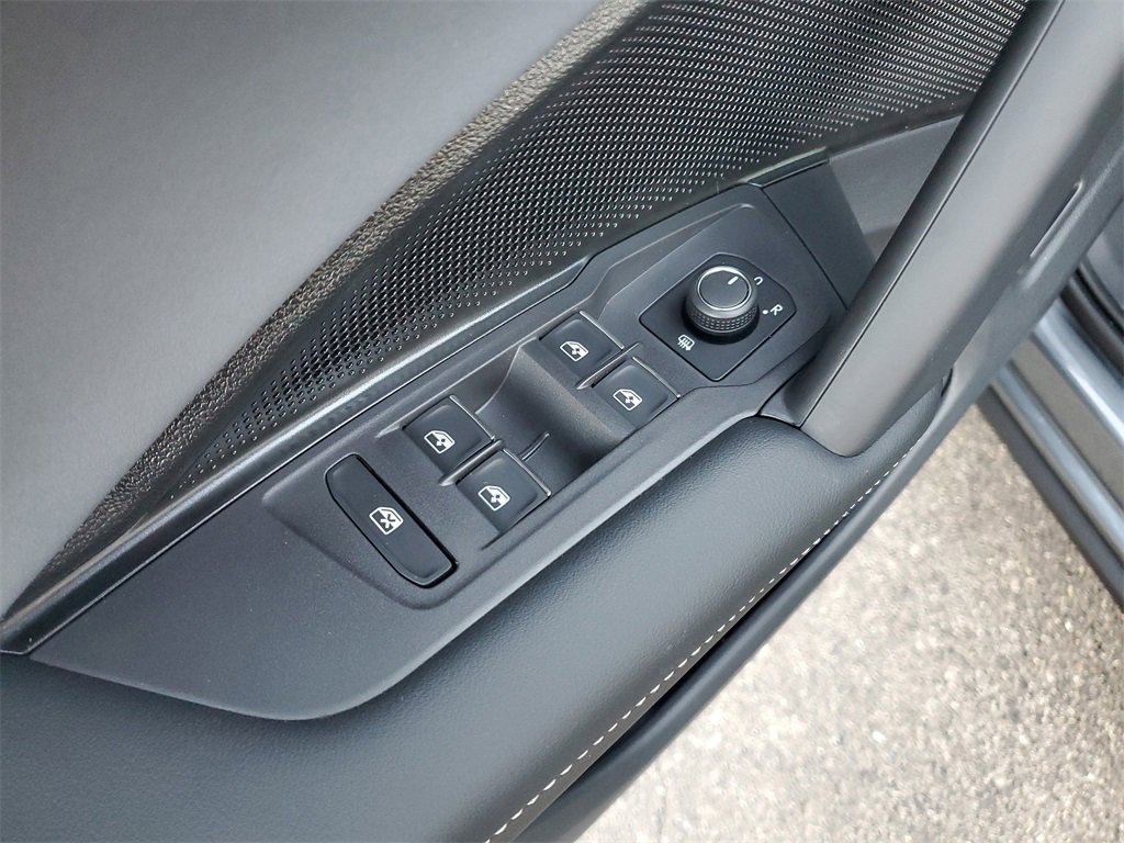 New 2026 Volkswagen Tiguan SE R-Line image 19