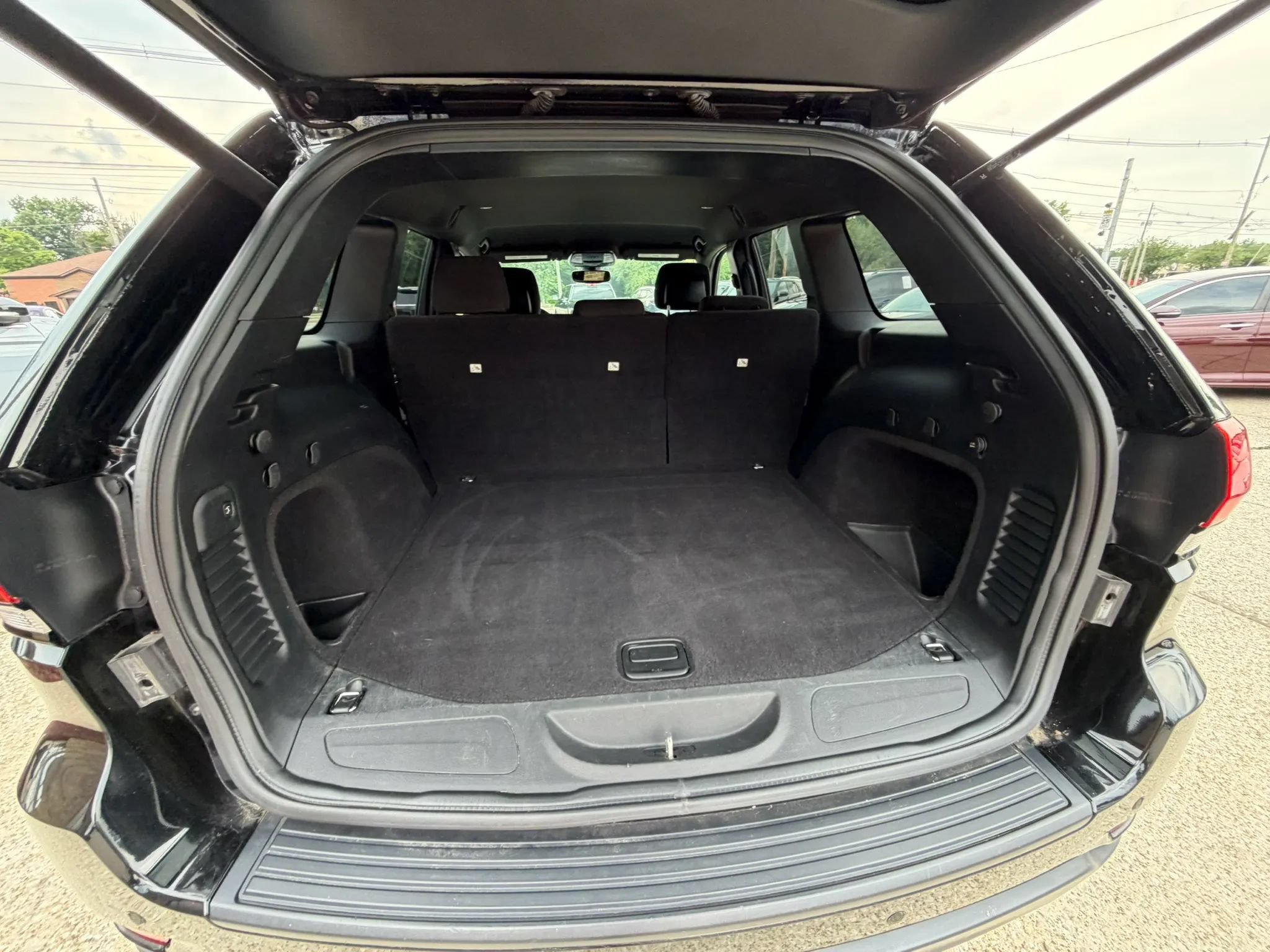 Used 2019 Jeep Grand Cherokee Laredo AWD/4WD image 28