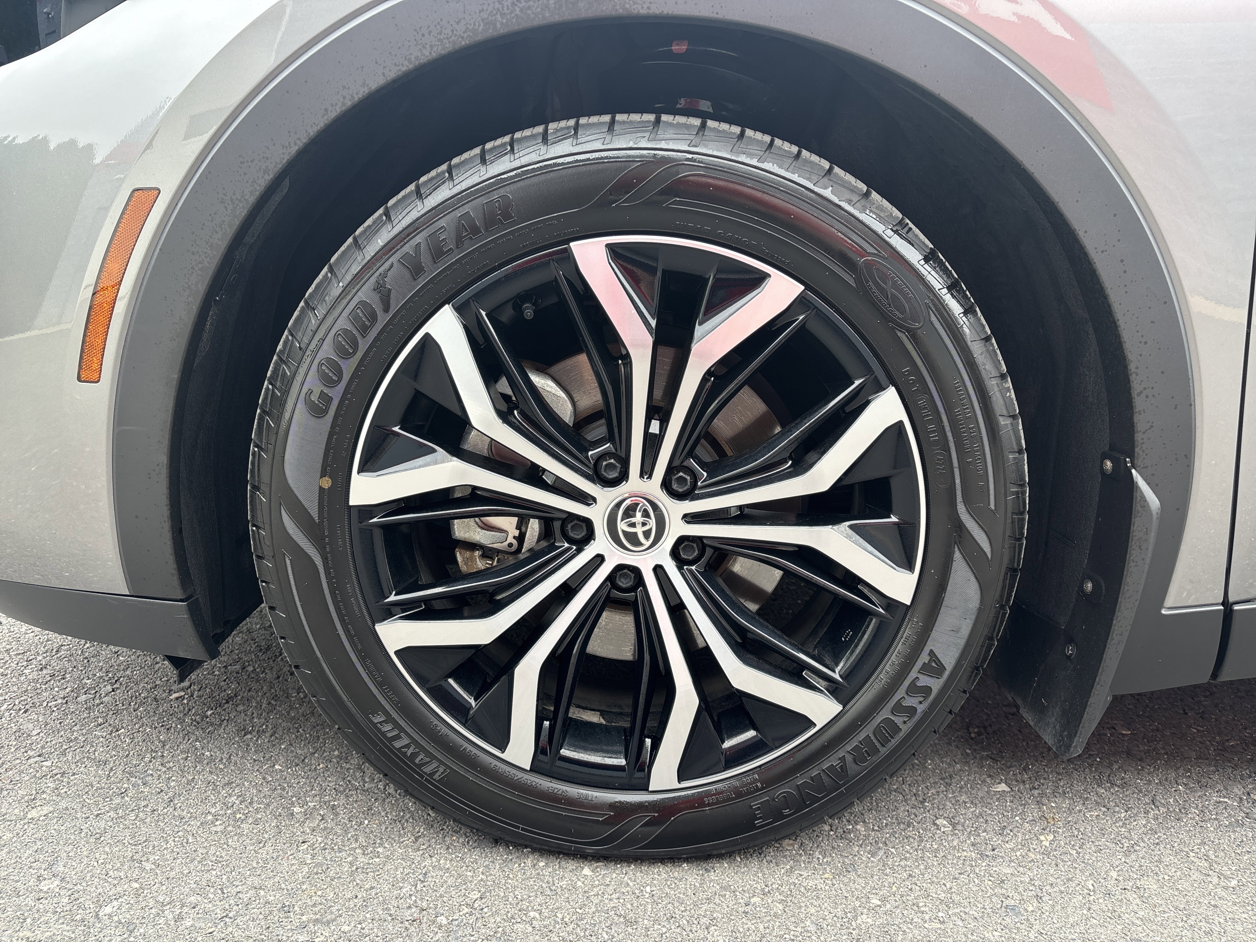 Certified 2024 Toyota Crown AWD/4WD image 11