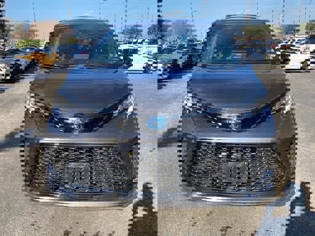 Certified 2025 Toyota Sienna XSE image 2
