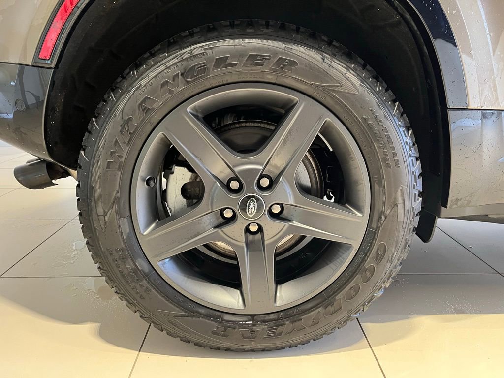 Used 2024 Land Rover Defender 110 X-Dynamic SE image 15