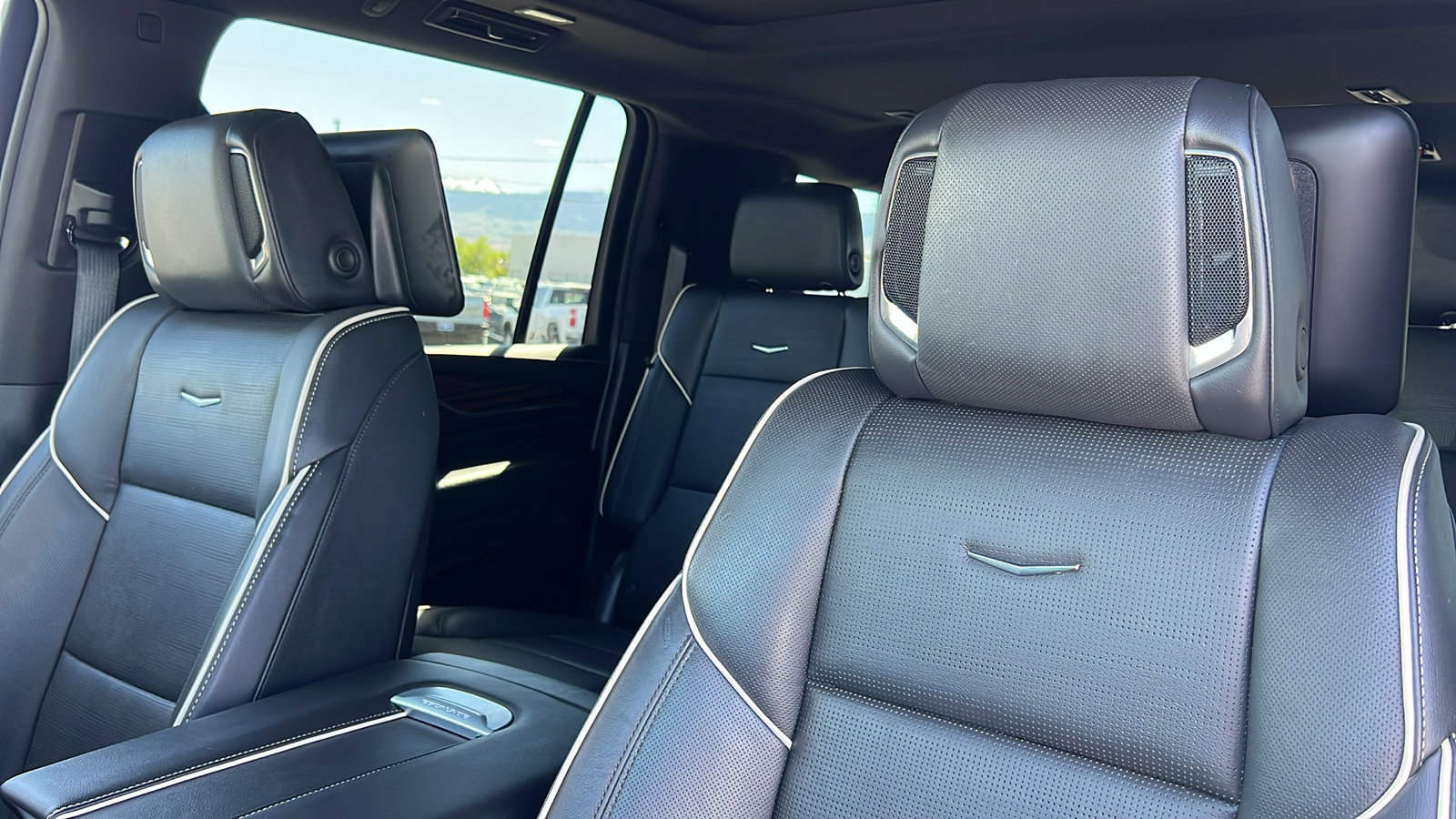 Used 2024 Cadillac Escalade ESV Premium Luxury w/ Performance Package AWD/4WD image 24