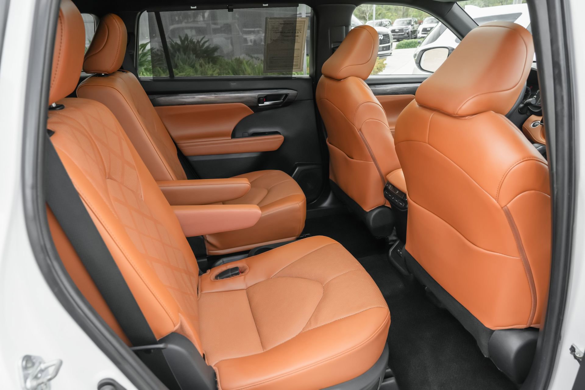 Used 2024 Toyota Highlander Platinum image 36