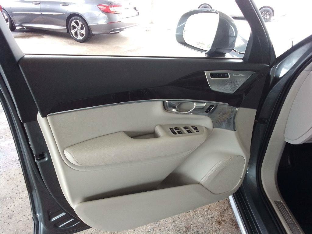 Used 2017 Volvo XC90 T6 Momentum w/ Vision Package AWD/4WD image 24