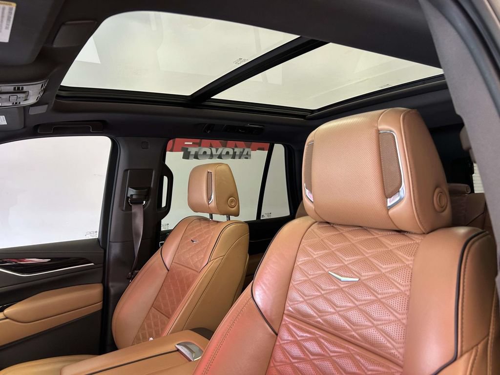 Used 2023 Cadillac Escalade Premium Luxury AWD/4WD image 17
