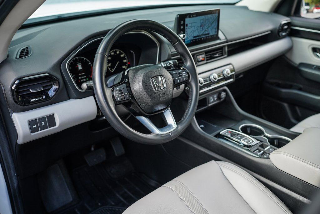 Used 2024 Honda Pilot Touring image 19