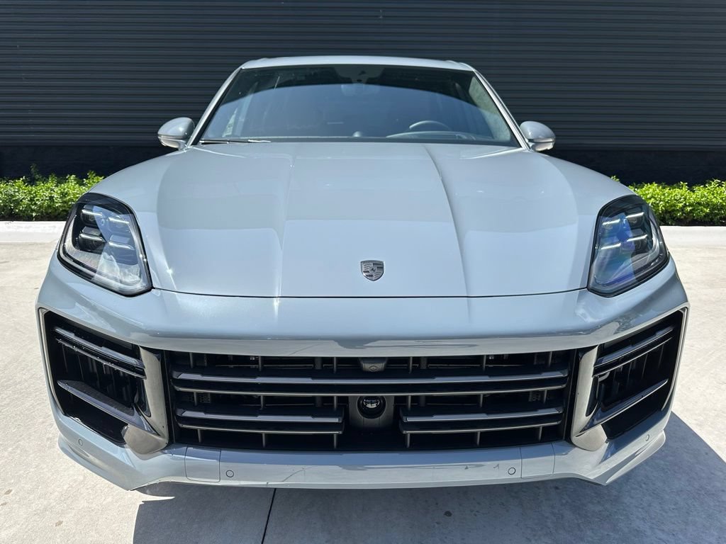 Certified 2025 Porsche Cayenne Turbo AWD/4WD image 7