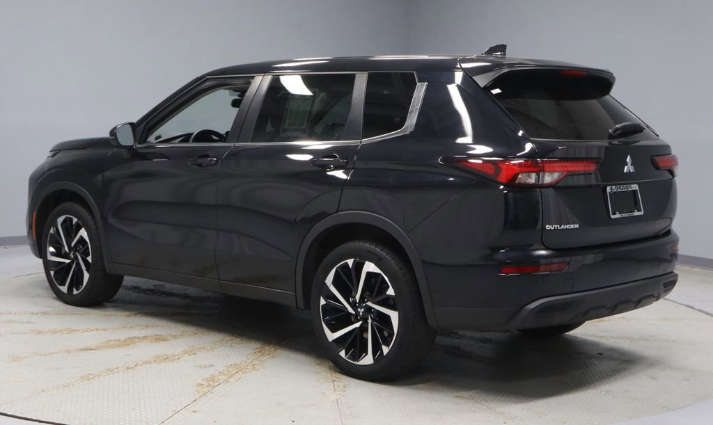 Used 2022 Mitsubishi Outlander ES image 8