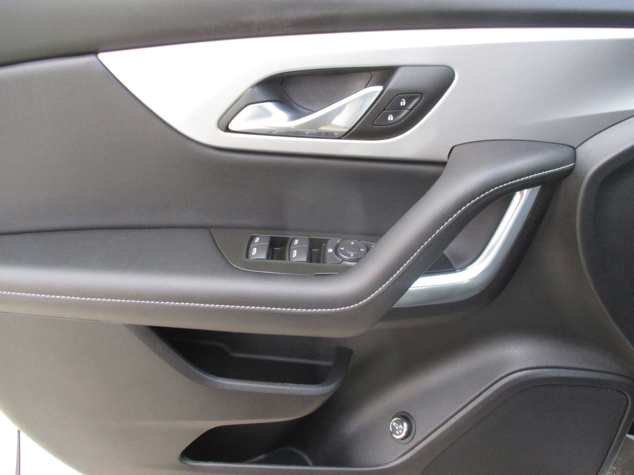 Used 2024 Chevrolet Blazer LT w/ Convenience Package FWD image 27