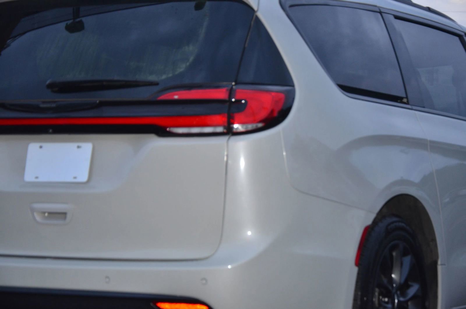 Used 2021 Chrysler Pacifica Touring w/ S Appearance Package image 33