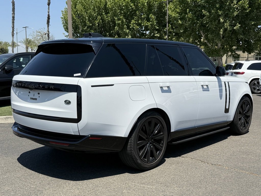 Used 2023 Land Rover Range Rover Autobiography image 3