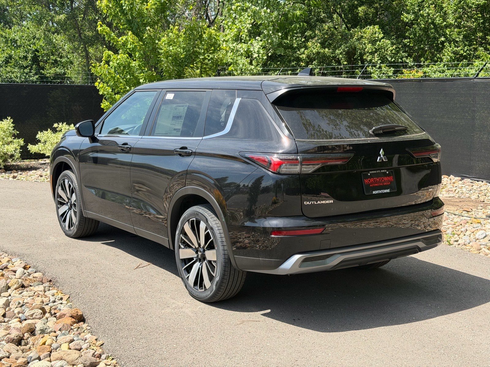New 2026 Mitsubishi Outlander SE AWD/4WD image 3