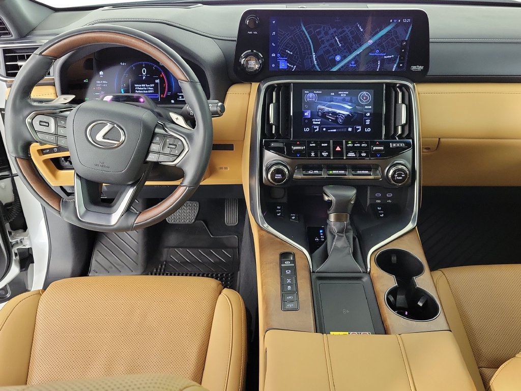 Used 2025 Lexus LX 600 4WD w/ Accessory Package (Z1) image 13
