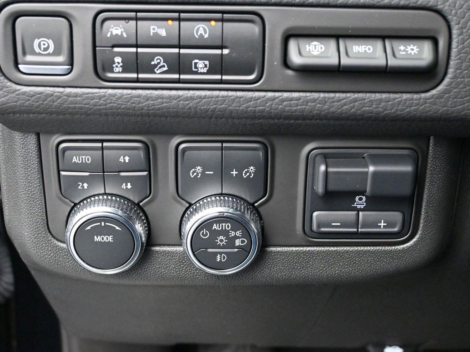 Used 2024 GMC Yukon XL Denali w/ Max Trailering Package image 30