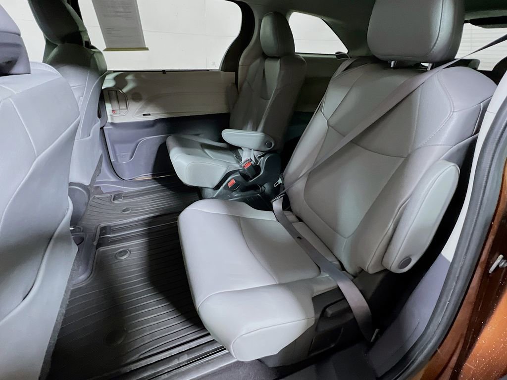 Certified 2022 Toyota Sienna XLE image 22
