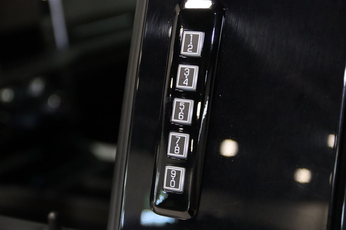 Used 2023 Ford F250 Platinum w/ FX4 Off-Road Package AWD/4WD image 20